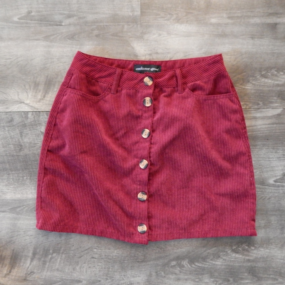 Ambiance Apparel / Red button skirt